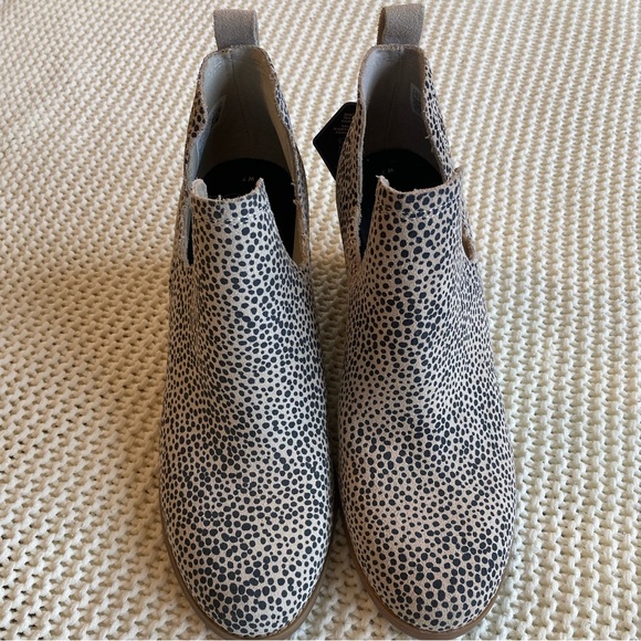 NWT TOMS Womens Kallie Wedge Booties comfortable trendy size 7 - Picture 2 of 5